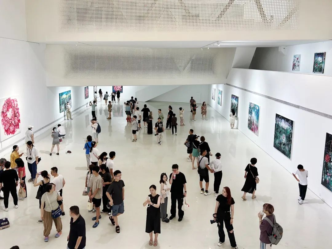 开幕现场|“宇宙是一个巨大的花朵”华庆新作展
